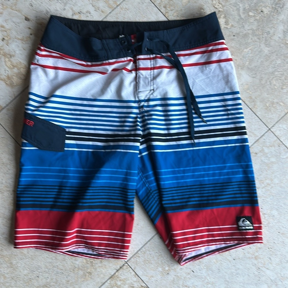 Quiksliver Men’s Patriotic Board Short/Swim Trunk Bathing Suit.